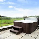 Holiday home Acorn *
